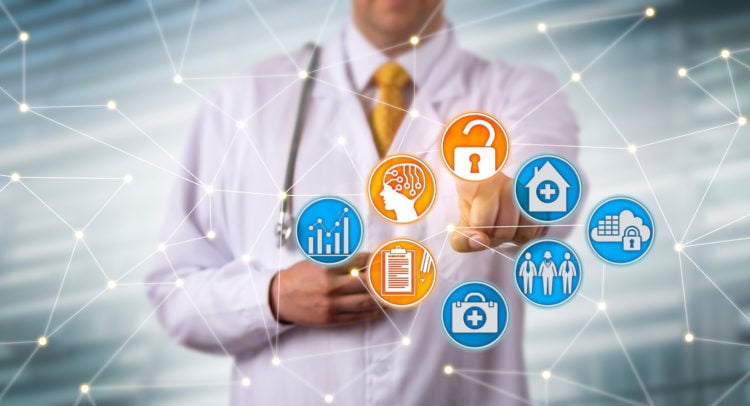 Barclays שדרגו את Roche (RHHBY) ל-“Buy” מ-“Hold”, עם מחיר יעד של 390 פרנקים שוויצריים, לאחר שהפירמה העבירה את הסיקור של מניות פארמה אירופיות בעלות שווי שוק גדול לאנליסט חדש