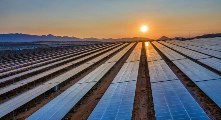 הפניקס רוכשת ממשק אנרגיה 49% מצבר פרויקטים סולאריים מניבים לפי שווי של עד 700 מיליון ש״ח
