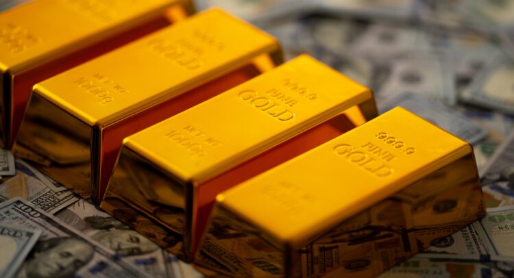 מחיר הזהב ממשיך לצעוד לעבר 5,000 דולר, בעוד טראמפ מתכונן לשינויים בפדרל ריזרב