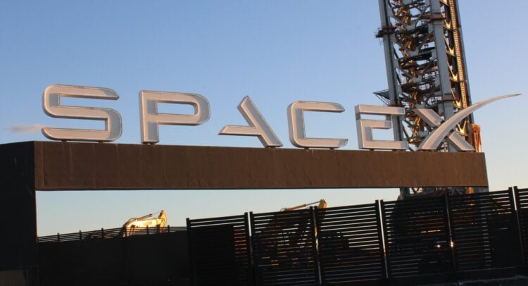 האם SpaceX יכולה לצאת לבורסה באמצעות מיזוג עם EchoStar (SATS)?