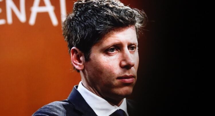 מדוע סם אלטמן רואה באפל (AAPL) את היריבה האמיתית של ChatGPT