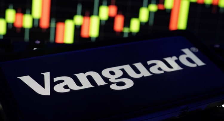 "היערכו לקנות בירידות", אומר משקיע על קרן הסל וואנגרד S&P 500 (VOO)